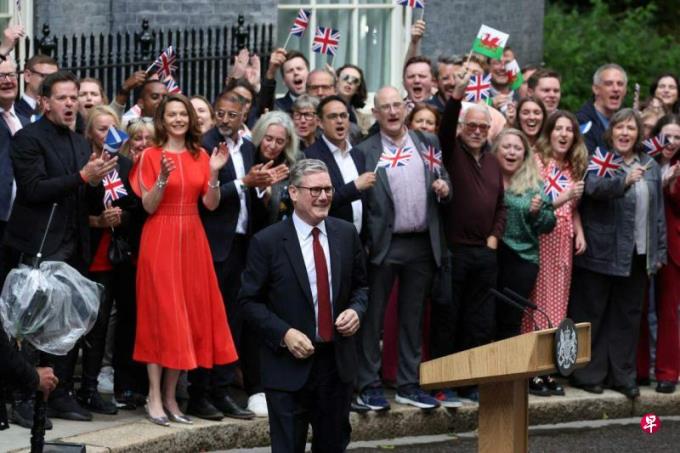 英国变天 新首相斯塔默承诺变革