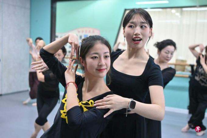 ����죺ҹУ���й������ˡ������һ�Դ����
