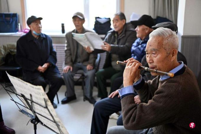 甄鹏:漫谈昨日黄花的孝道