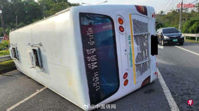 泰国一旅游大巴失控侧翻 致17名中国游客受伤