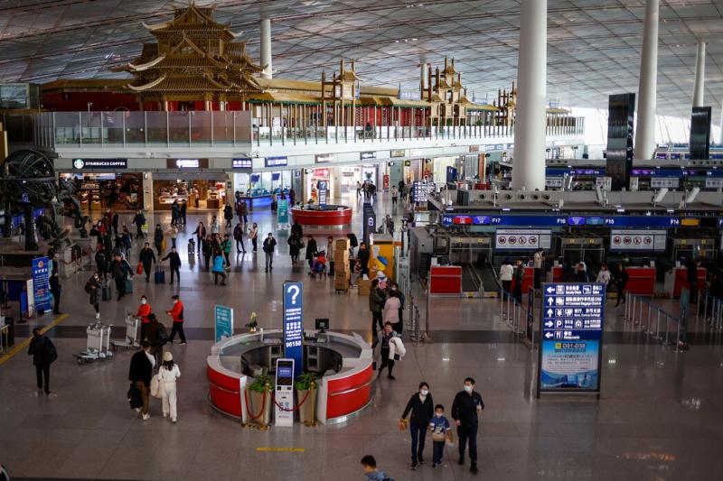 北京首都国际机场。截至12月,进出中国的国际航班运力为2019年12月的62%。