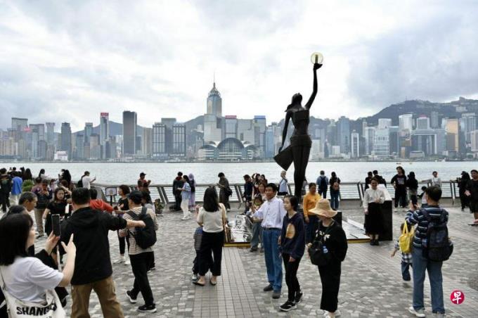 北京料扩大赴港自由行 以期振兴香港旅游业