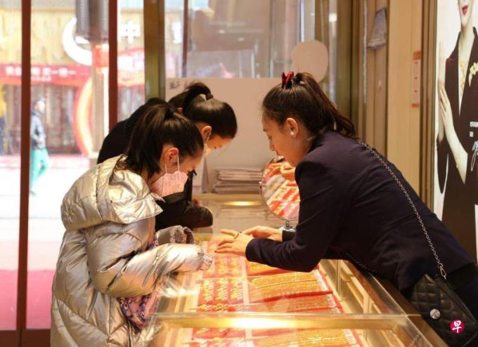 中国经济低迷春节现淘金热 年轻人异军突起