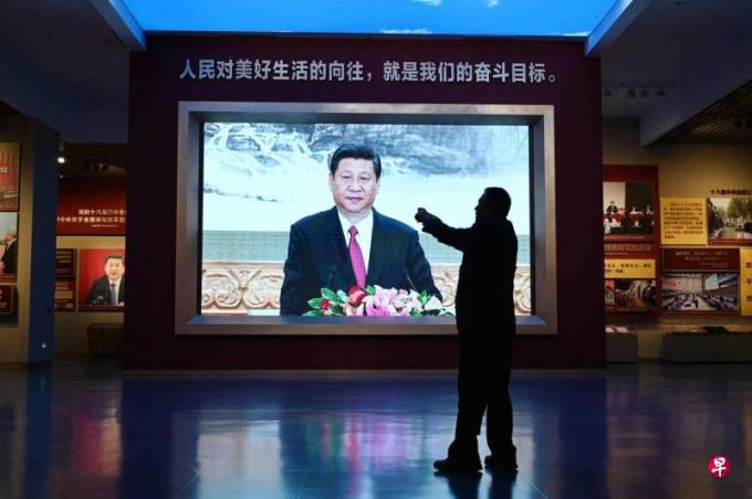 中共政治局讨论政府工作报告稿 要求营造可预期的政策环境