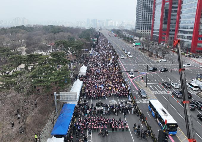 韩国政府:七千名离岗医生将被吊销执照,处分不可逆
