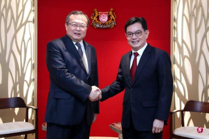 中联部部长刘建超出访新加坡四天