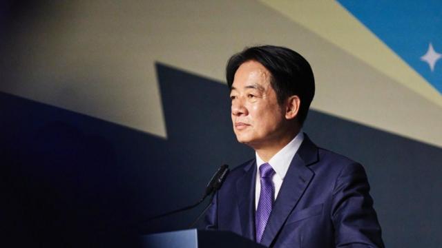 赖清德在民进党总部外的集会上。