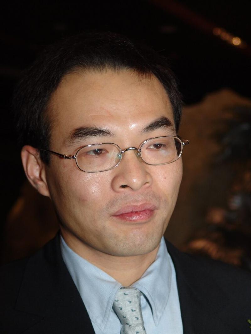 2004年的覃辉,他于2023年10月被捕。
