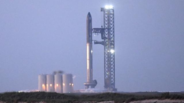 2023��4��17�գ��¿���˹���������ﵺ�ϵ�SpaceX�ǽ����վ�ڲ����濨�ķ���̨��
