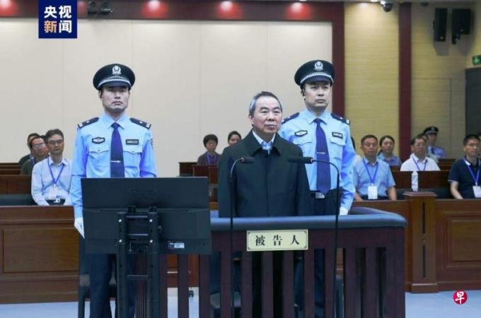 上海市人大常委会原主任董云虎被控受贿近1.5亿人民币