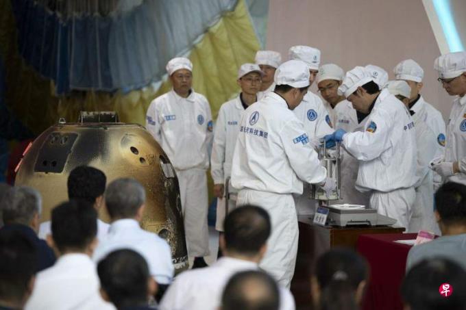 中国采集的世界首份月背样品转交给科研机构