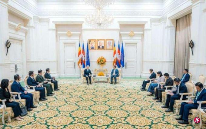 中国驻柬大使汪文斌拜会柬首相洪马内