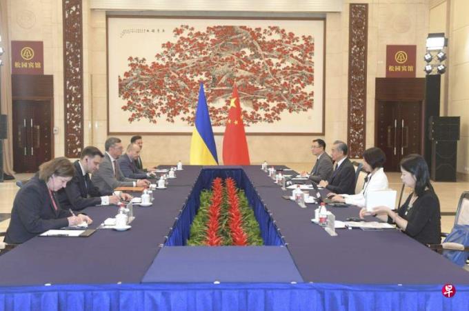 乌外长:乌克兰实现公正和平符合中国战略利益 学者:中乌对如何促和平意见分歧