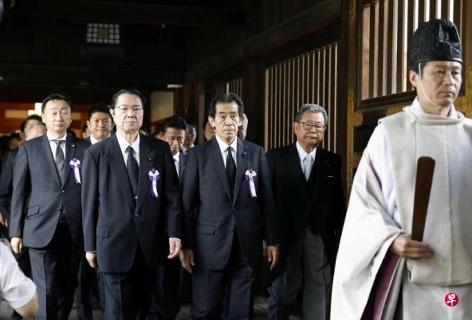 日本三内阁成员参拜靖国神社 中韩不满