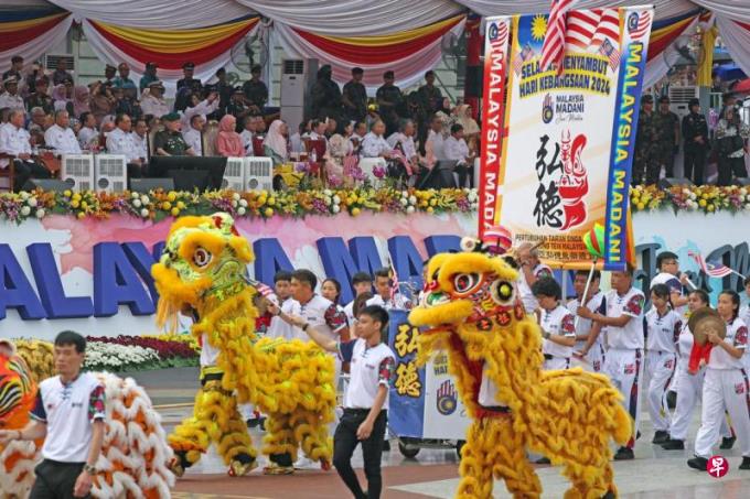 马来西亚国庆庆典首次有舞龙舞狮