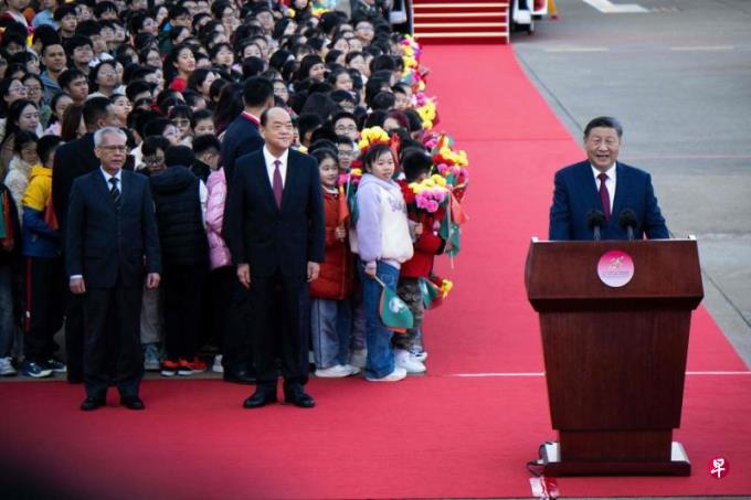 习近平抵澳门访问 预计将鼓励澳门发展多元化经济