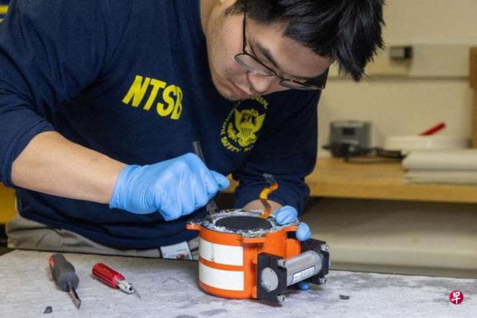 美失事客机两黑箱找到 特朗普指军用直升机飞太高