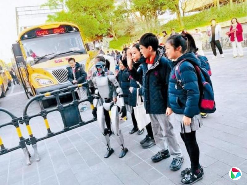 机械人走红全中国“打工”