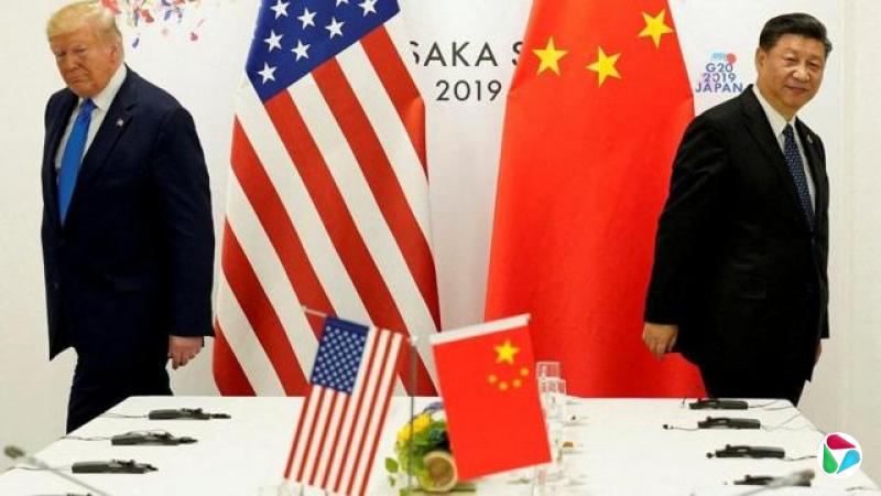 一张2019年的照片,显示美国总统唐纳德·特朗普(Donald Trum)在与中国的双边会议上。