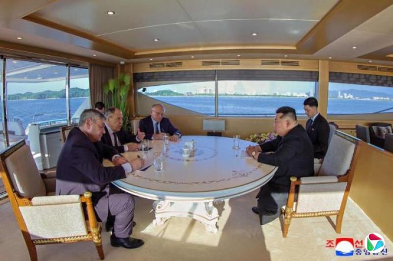 金正恩会见拉夫罗夫为今年访俄铺路