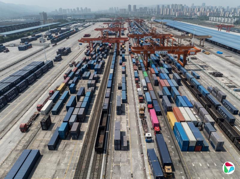 重庆铁路集装箱中心站,它是中国重要的国际贸易枢纽。