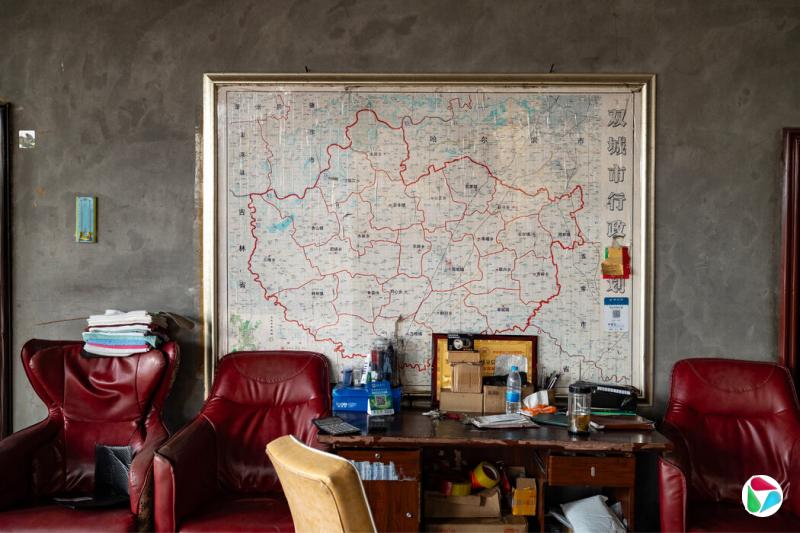 工厂内的双城区地图,双城是哈尔滨市管辖的农村区域。