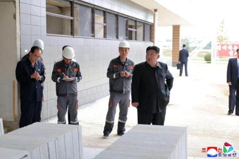 金正恩:朝鲜将出台核武器与常规武器并举政策