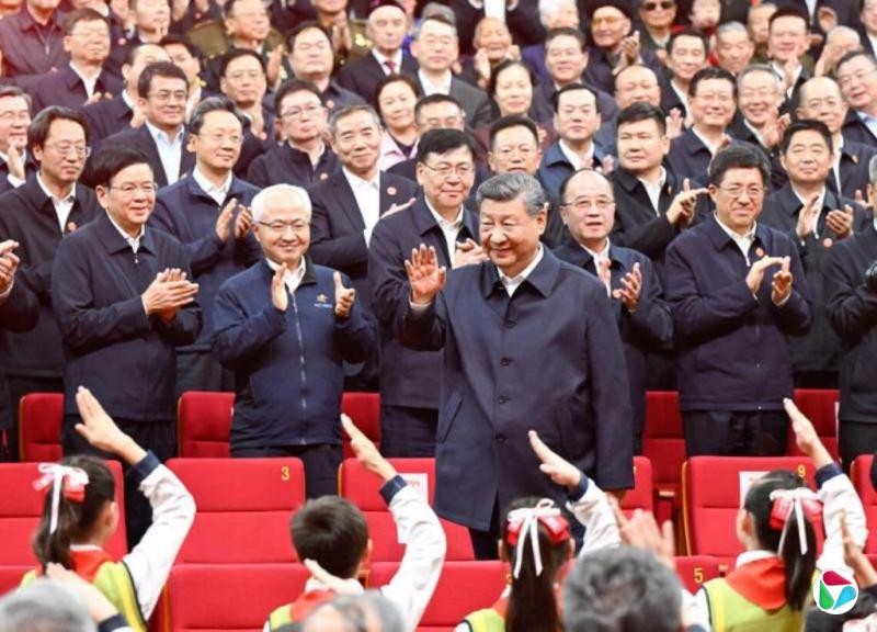 习近平率两常委出席新疆庆祝大会 释放维稳为主强化经济信号