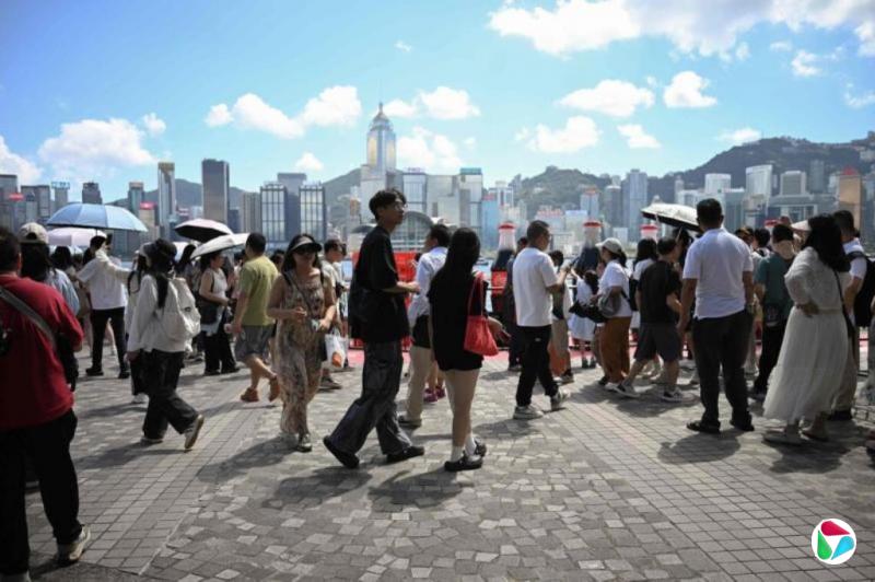 中国黄金周首四天访港陆客较去年上升逾7%