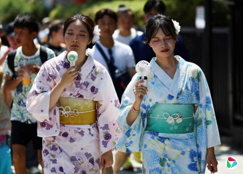 高铭:首位女首相不是日本性别平等的胜利