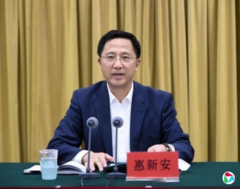 ���°����飬�����ൺ��ί�����