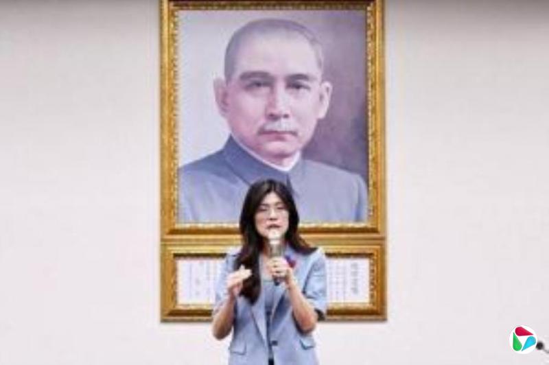 郑丽文当选 有蓝营议员忧“红统”标签上身