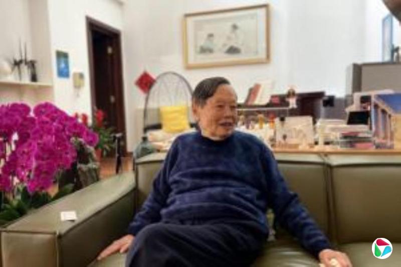 清华大学高等研究院设杨振宁缅怀室接受吊唁