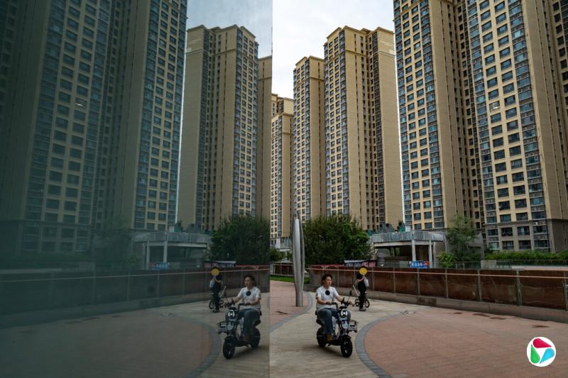 8月,北京的住宅楼。住房供应过剩导致房地产价格下跌,并影响了消费支出。