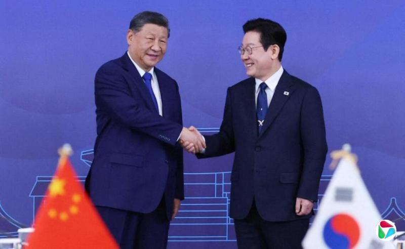 李在明与习近平举行首次首脑会谈 签署货币互换协议并共议朝鲜半岛和平
