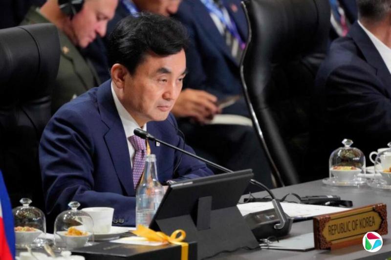 紧急戒严事件一周年前夕 韩防长致歉 承诺重塑军队