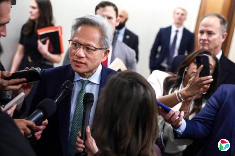 黄仁勋:不确定中国是否会接受英伟达H200晶片