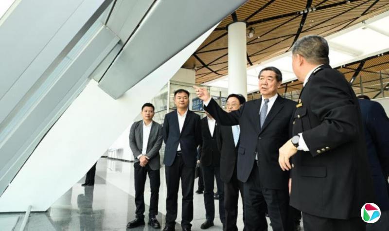 何立峰:海南要以全岛封关运作为契机持续深化重点领域改革