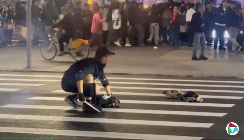 台北捷运发生袭击案致四死六伤 嫌犯坠楼亡