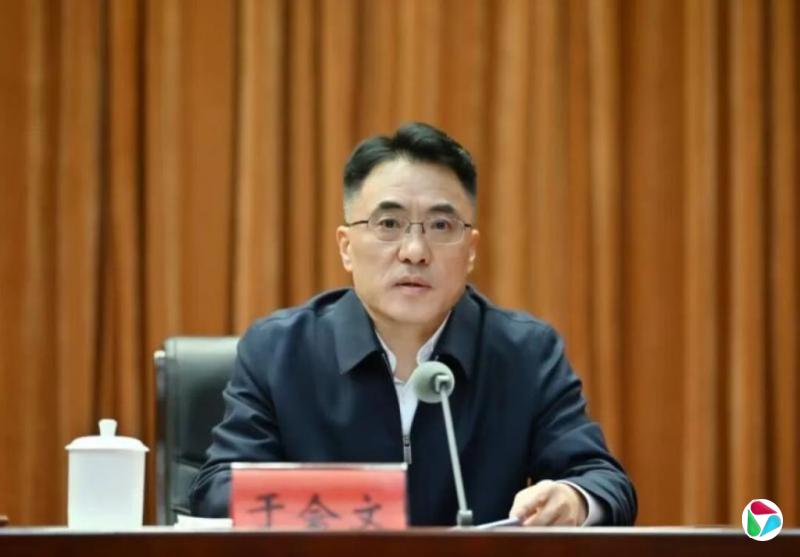 10月递补为中央委员后 于会文履新呼和浩特市委书记