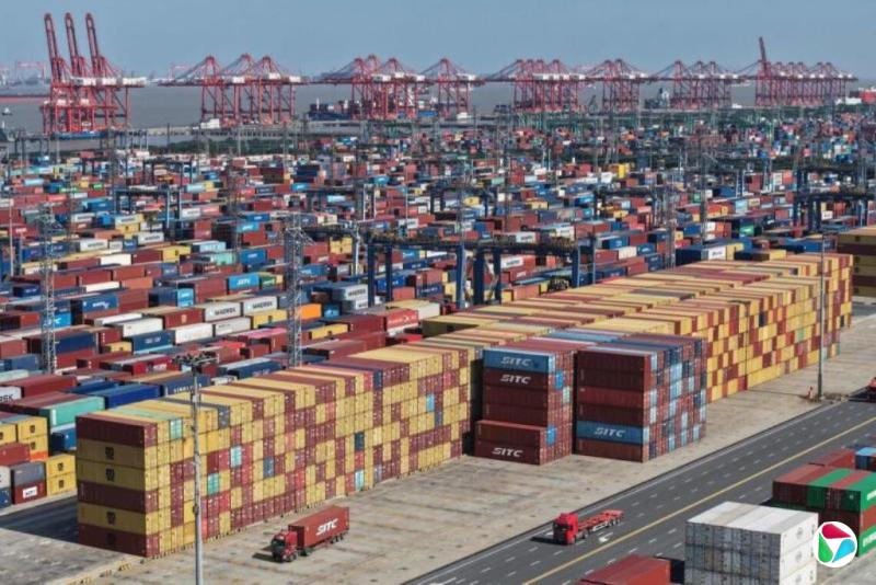 中国去年出口增6.1% 进口增0.5%