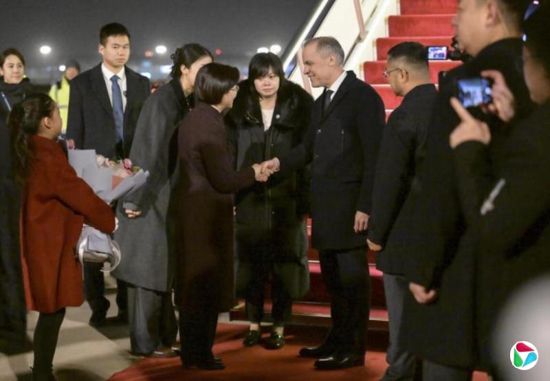 卡尼访华破冰 中加积极磋商“电动车换油菜籽”互降关税
