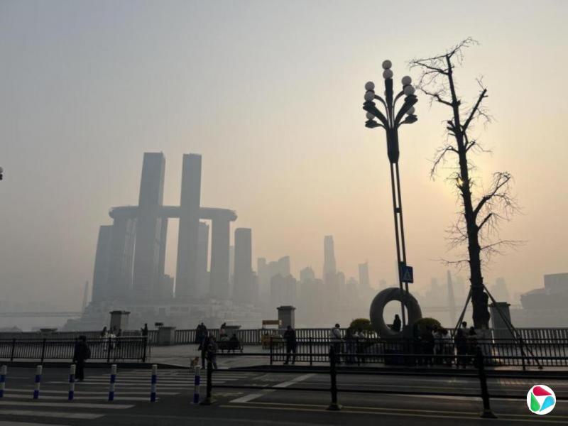 中国多地遭遇严重雾霾天气 成都重霾持续10天惹民怨