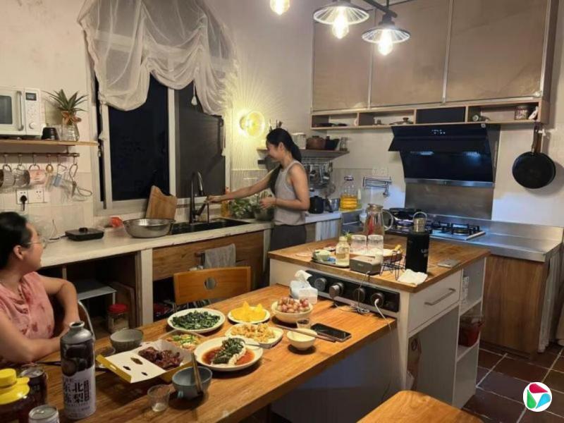 中国特稿:全女共居远离男性 姐妹乌托邦探寻自我
