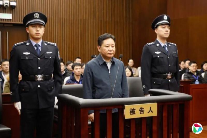 利用担任文昌市委书记、海南省纪委副书记等职务便利,“内鬼”陈笑波受贿数额特别巨大,被判12年
