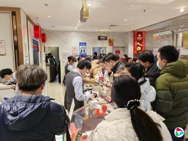 金价大跌后中国黄金市场抄底与观望并存