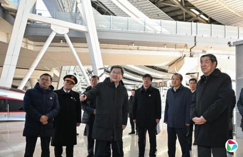 何立峰:春运是重要政治任务 要防范重大风险管控危险源