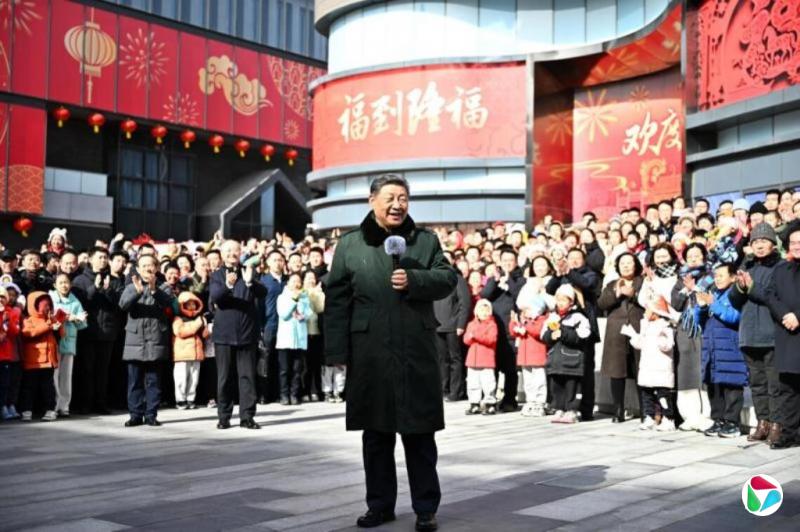 习近平在北京隆福寺买年货 商家称已成爆款