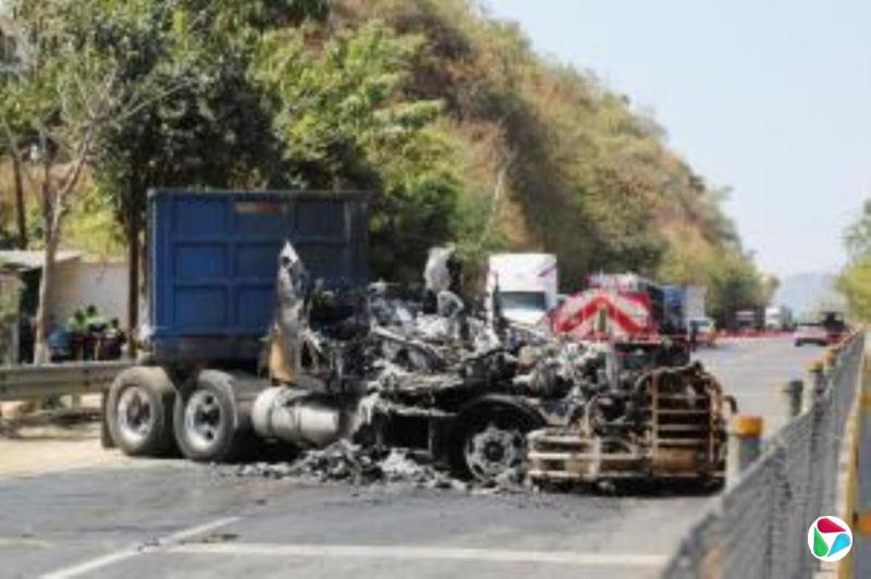 墨西哥贩毒集团报复行动导致27名安全人员死亡