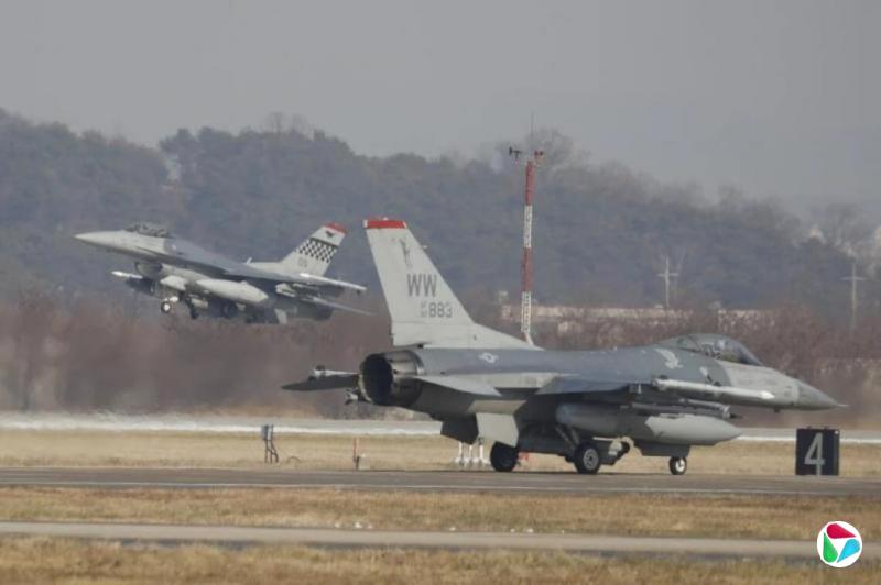 北京称中国军队有效应对处置美战机在黄海空域活动